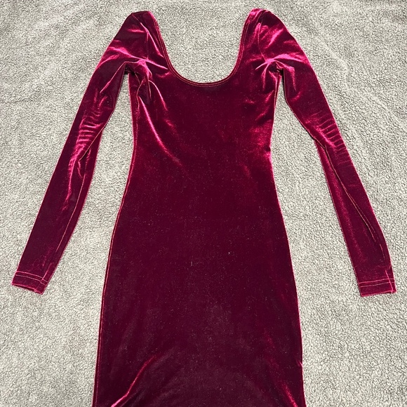 Red Velvet BodyCon Dress - Picture 1 of 3